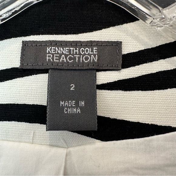 Kenneth Cole Reaction Size: 2 - Picture 3 of 6